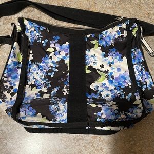 EUC LeSpotsac Lightweight Crossbody Bag - Blue and Purple Floral